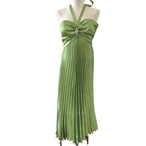 Camille La Vie Prom Dress Halter Tie Top Green Pleated Long Skirt Gown Sz 6 P